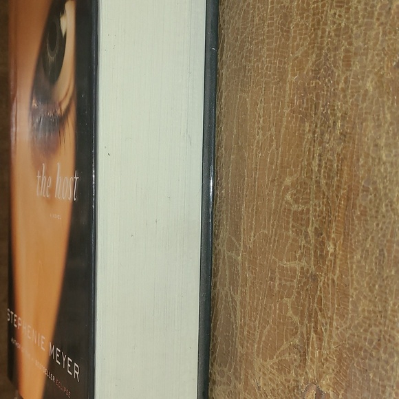The Host by Stephenie Meyer Hardcover - Picture 4 of 4